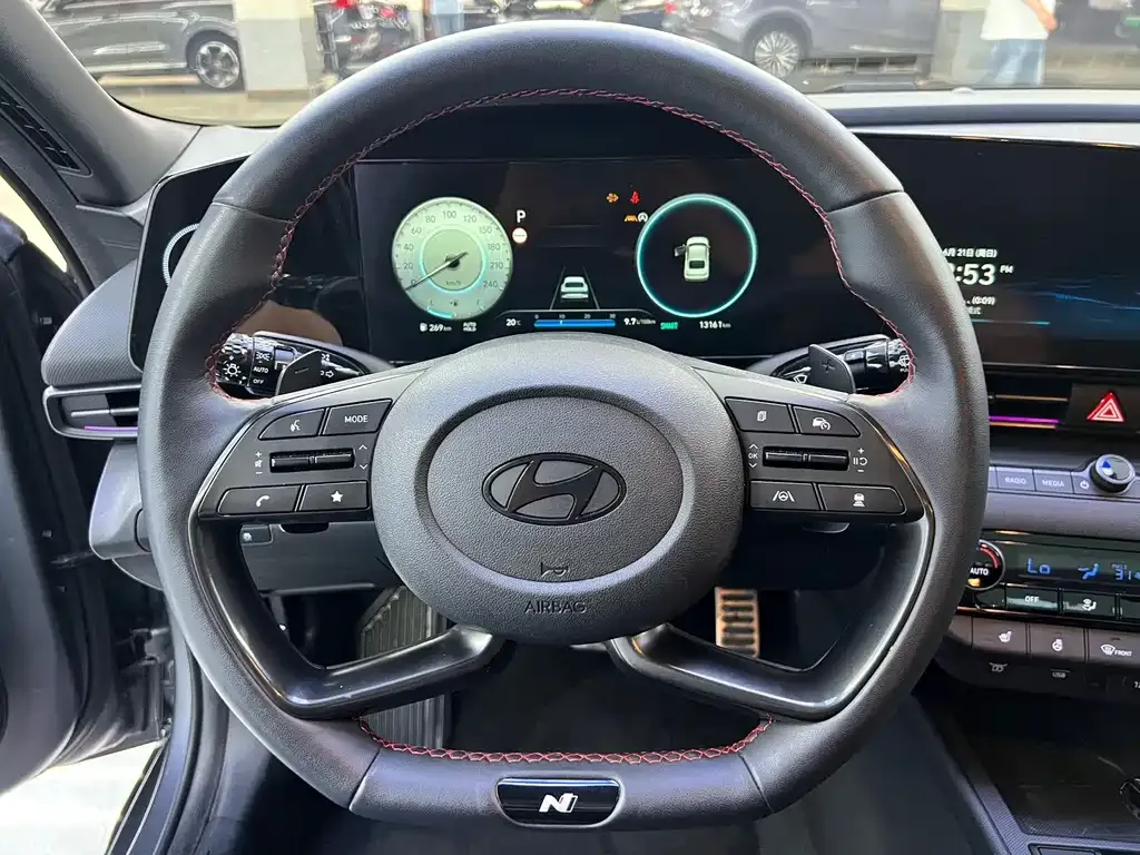 Hyundai Elantra — фото 4
