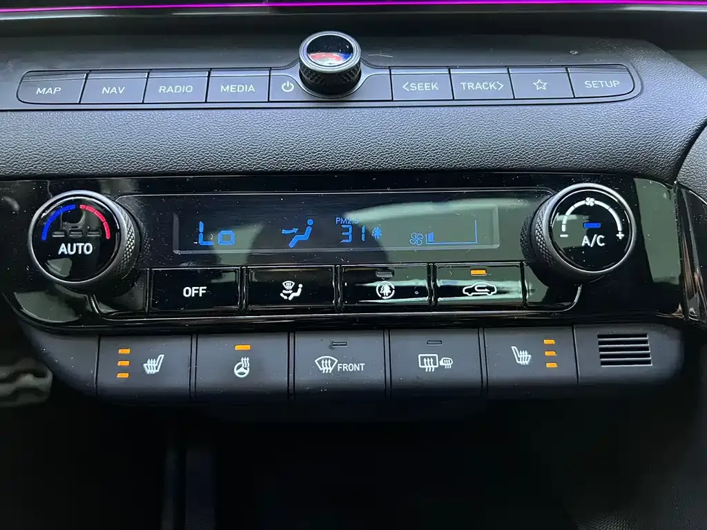 Hyundai Elantra — фото 6