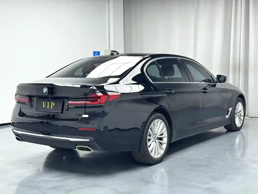 BMW 5 Series — фото 9