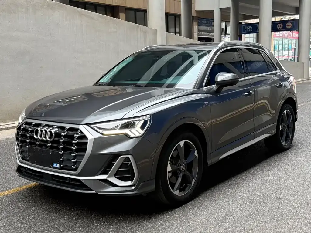 Audi Q3 — фото 1