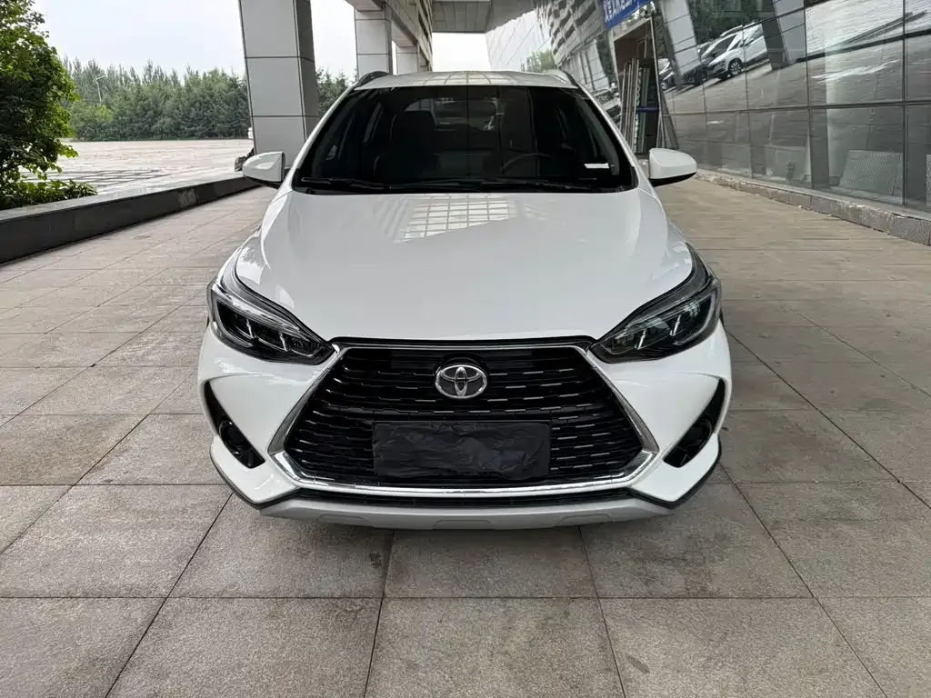 Toyota Yaris L — фото 9