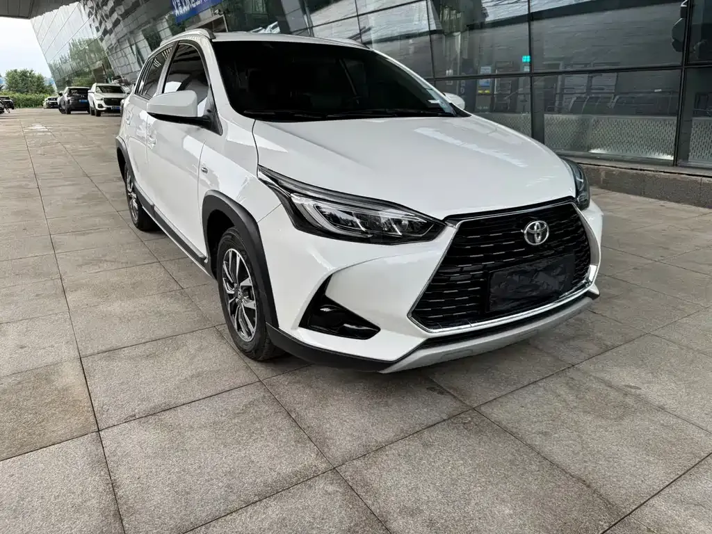 Toyota Yaris L — фото 10
