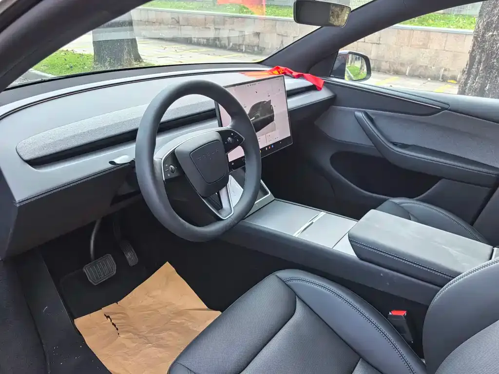 Tesla Model Y — фото 7