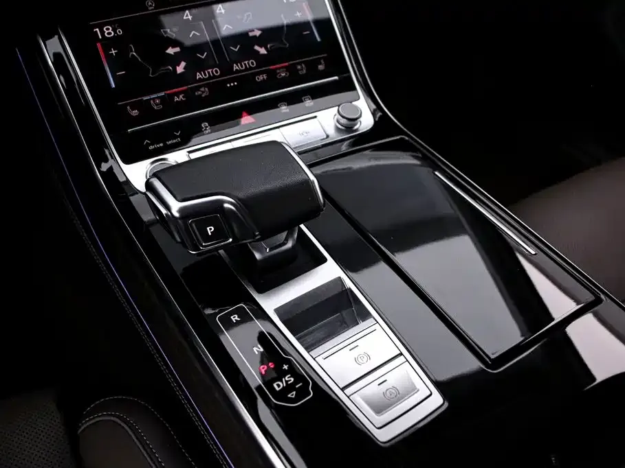 Audi A8 — фото 6