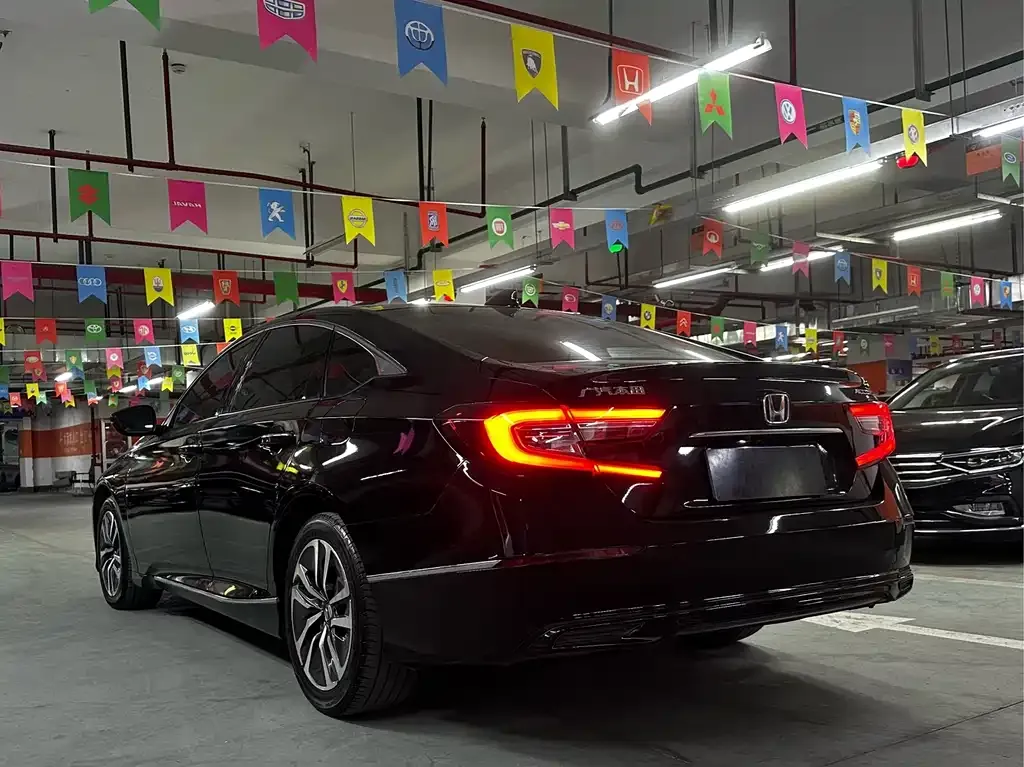 Honda Accord — фото 10