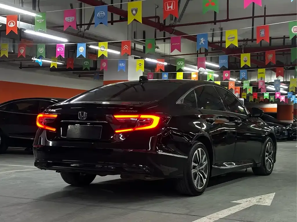 Honda Accord — фото 8