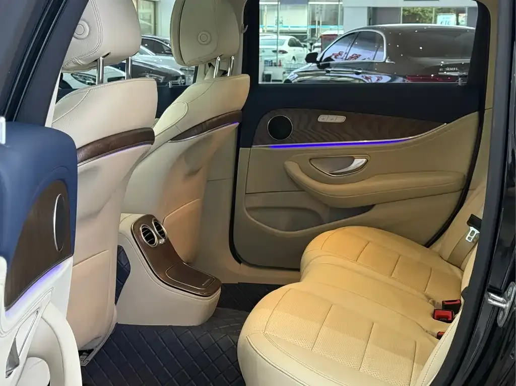Mercedes-Benz E-Class — фото 2