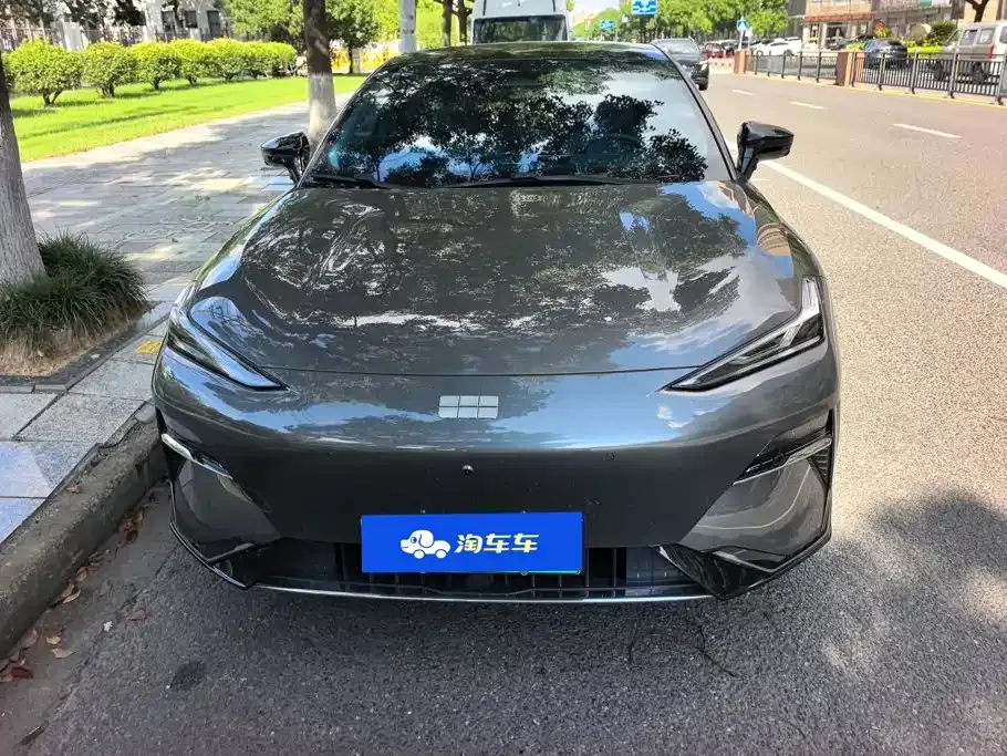 Geely Galaxy E8 — фото 10