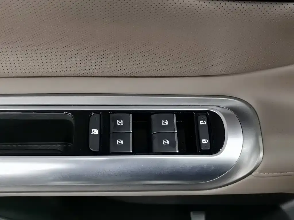 GAC Motor Trumpchi E8 — фото 2