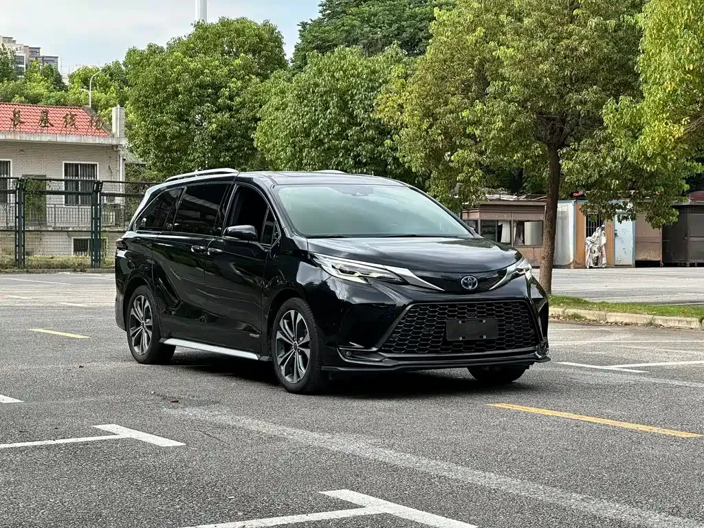 Toyota Granvia — фото 10