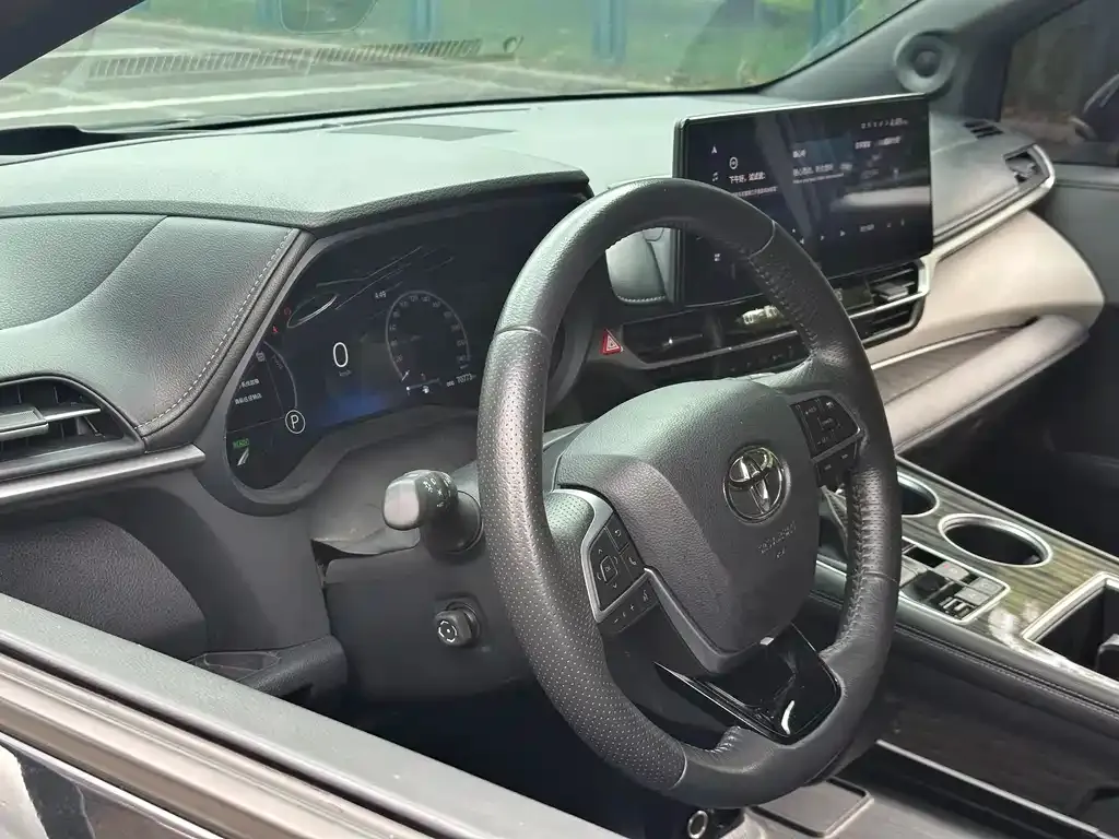 Toyota Granvia — фото 5