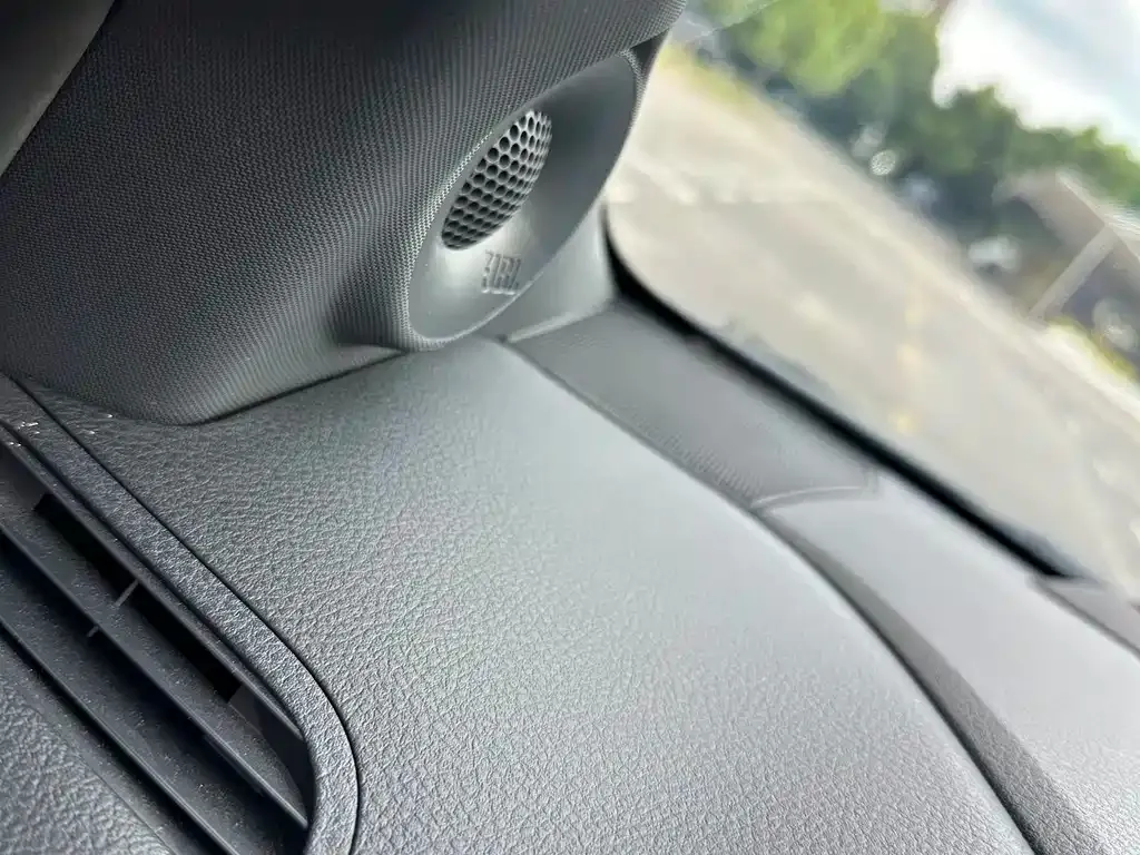 Toyota Granvia — фото 7