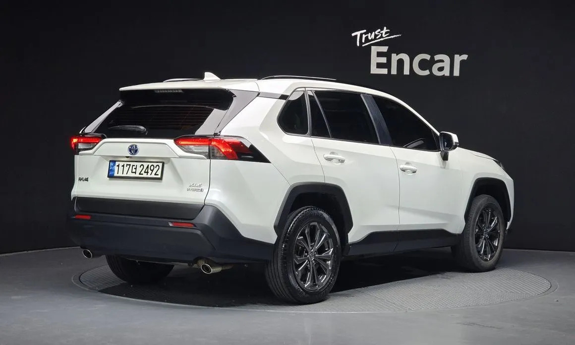 Toyota RAV4 — фото 6