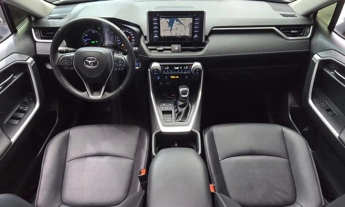 Toyota RAV4 — фото 4