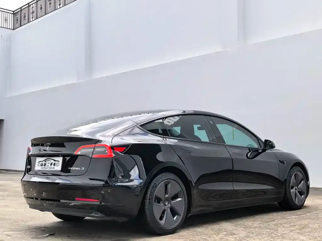 Tesla Model 3 — фото 8