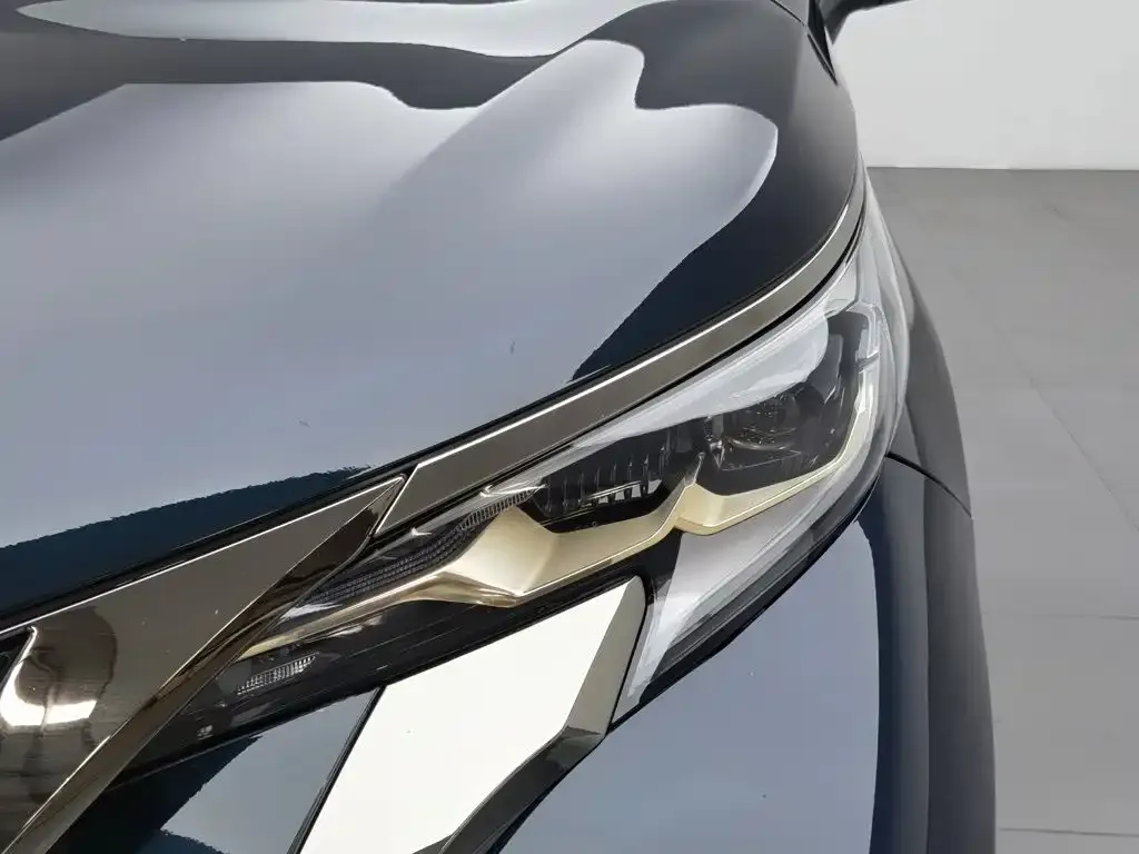 Toyota Granvia — фото 10