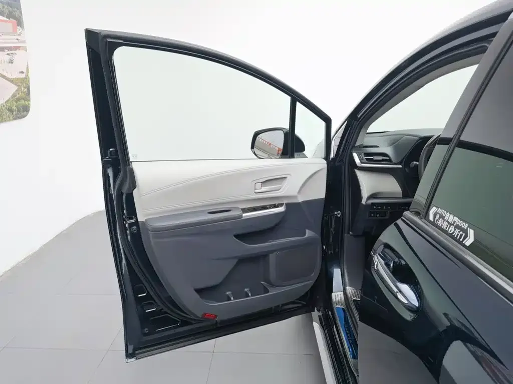 Toyota Granvia — фото 9
