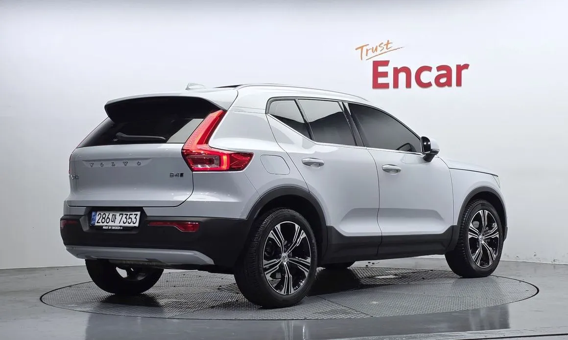 Volvo XC40 — фото 6