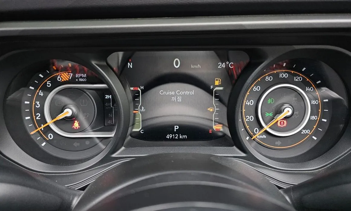 Jeep Wrangler 2024 из KR, фото 8