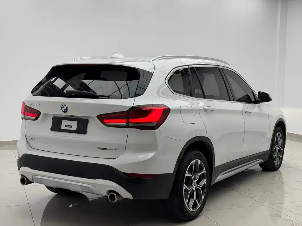 BMW X1 — фото 9