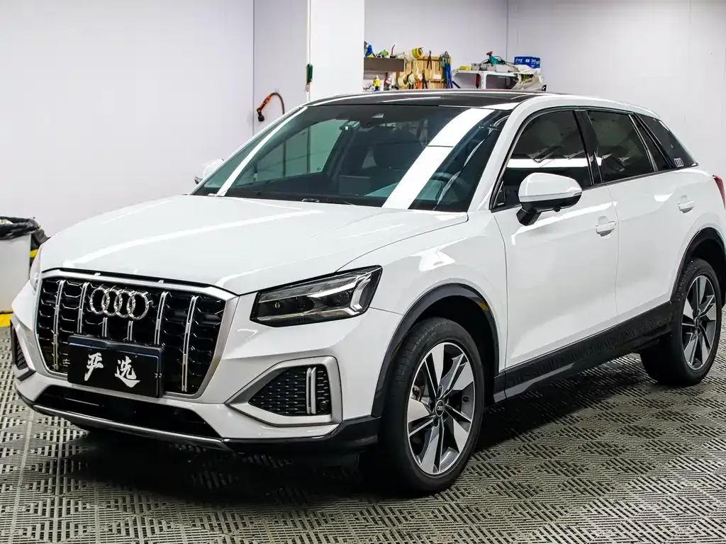 Audi Q2L — фото 1