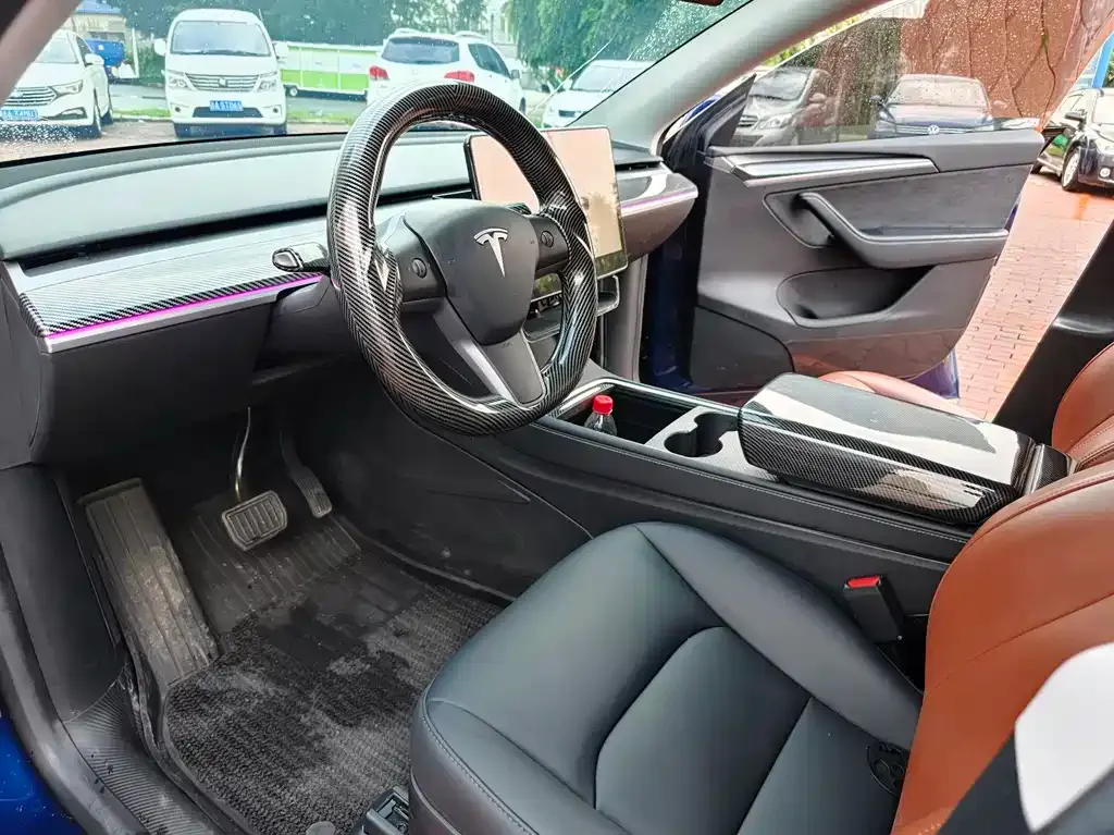 Tesla Model Y — фото 7