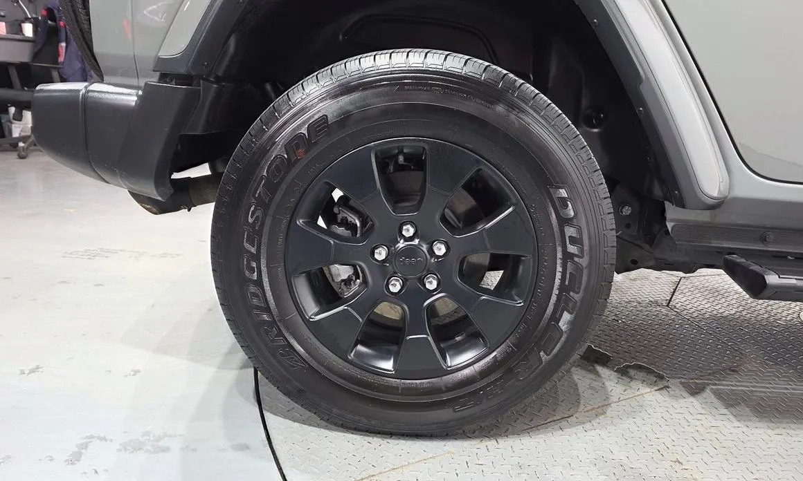 Jeep Wrangler — фото 10