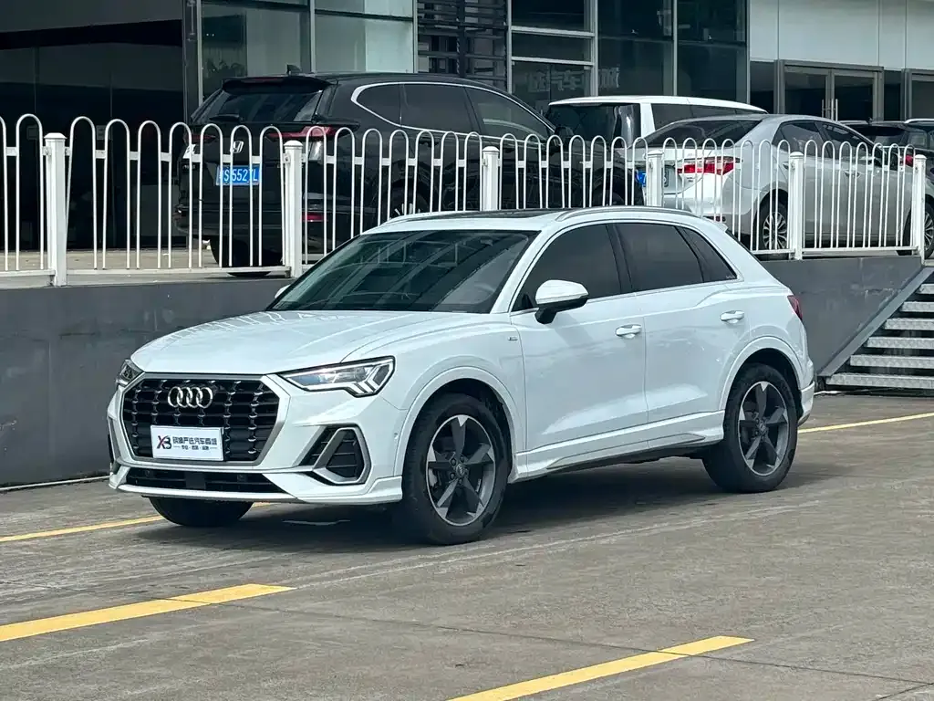 Audi Q3 — фото 1