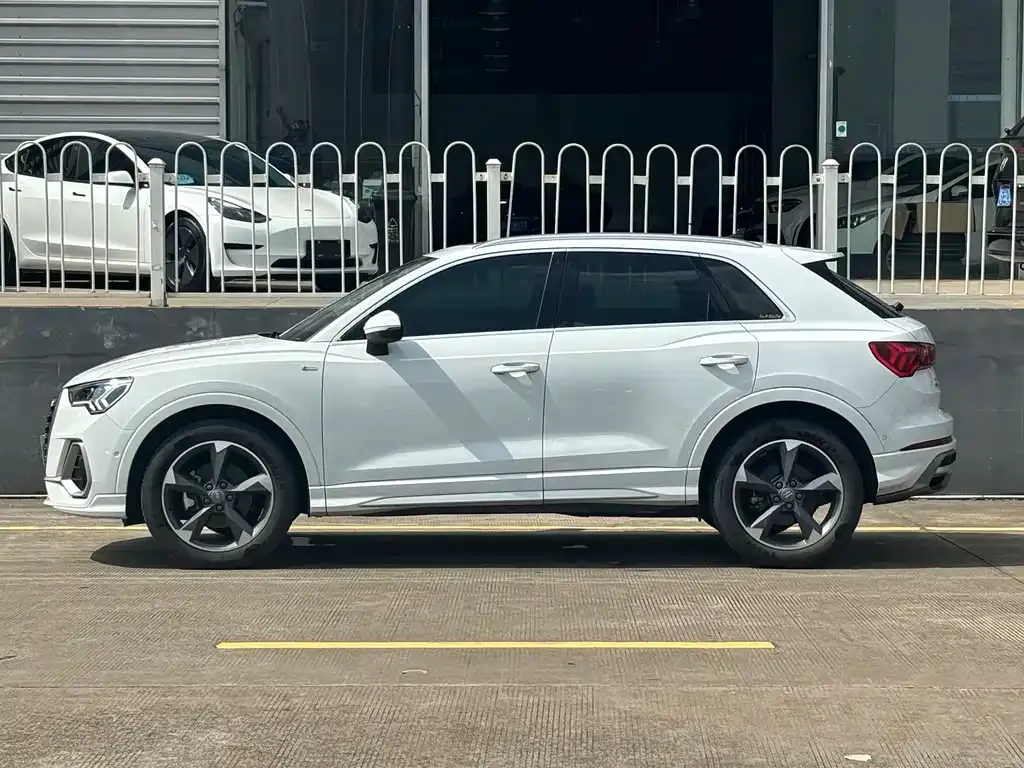 Audi Q3 — фото 8