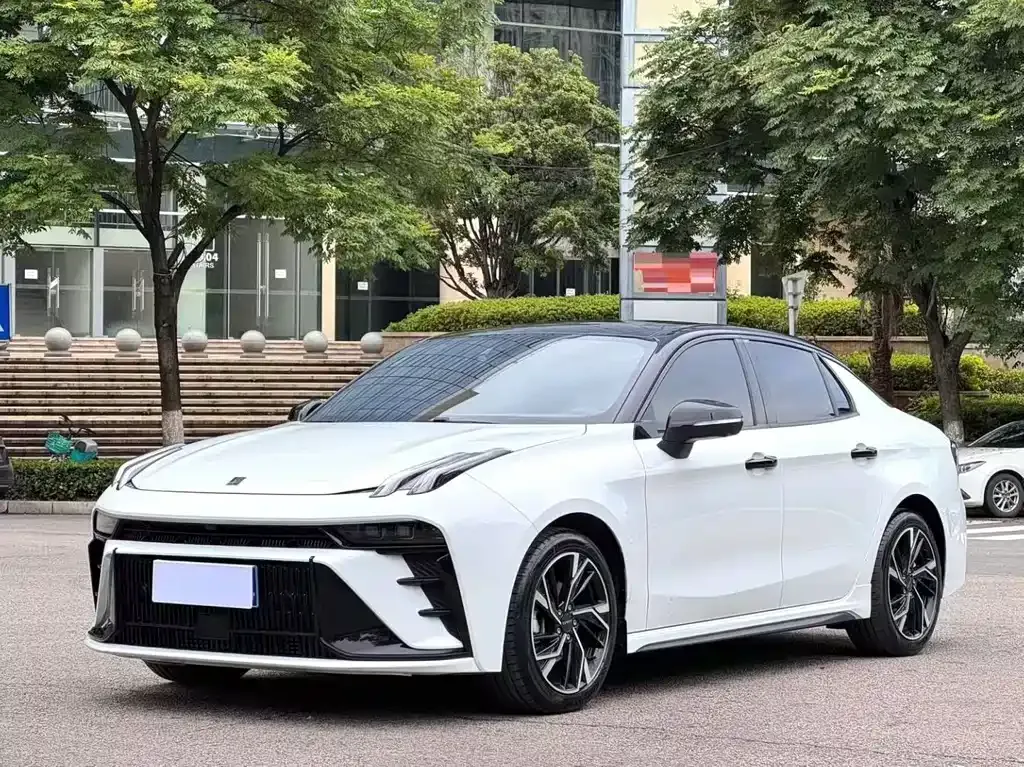 Lynk & Co 03