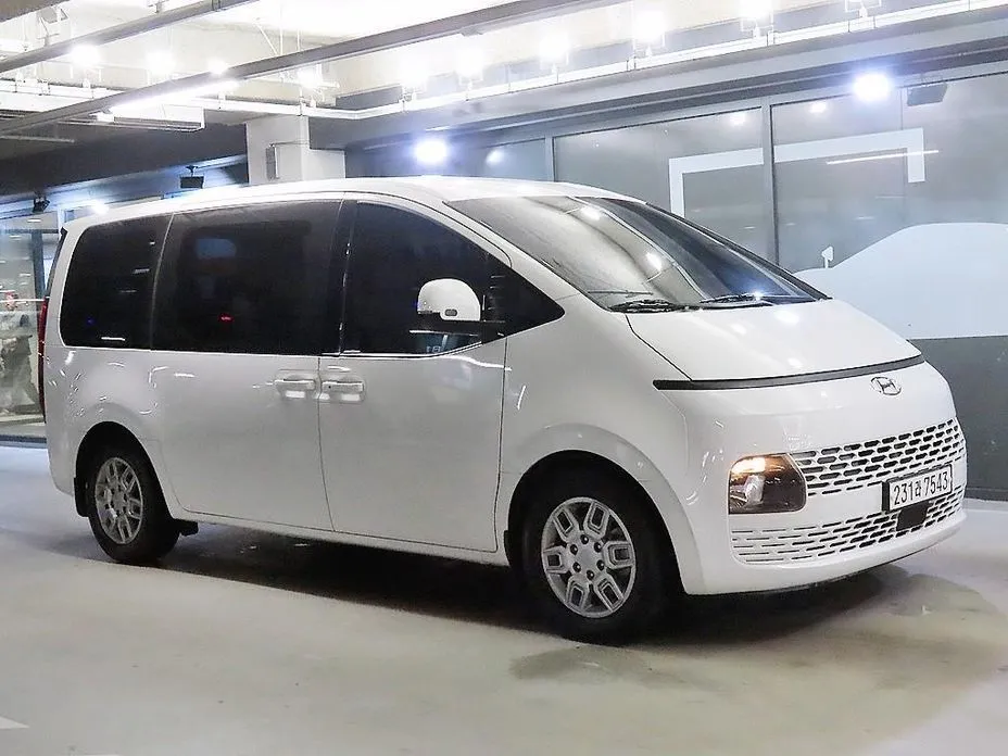 Hyundai Staria — фото 1