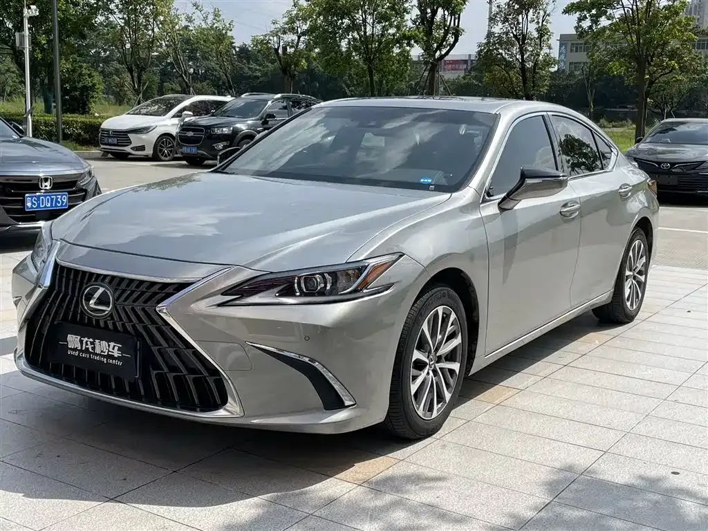 Lexus ES — фото 1