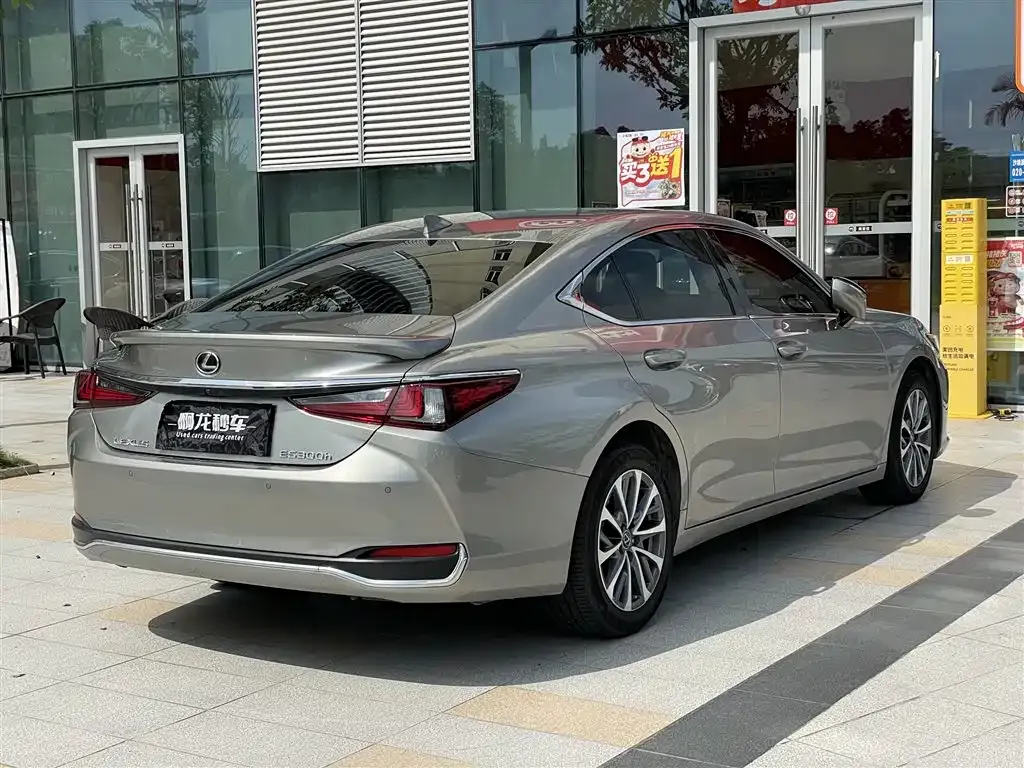 Lexus ES — фото 7