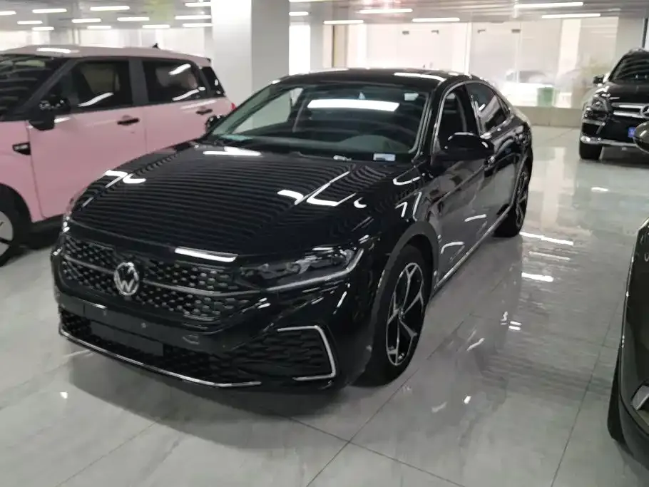 Volkswagen Passat — фото 1