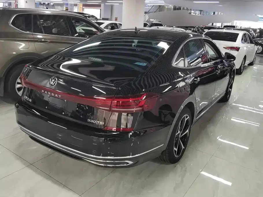 Volkswagen Passat — фото 6