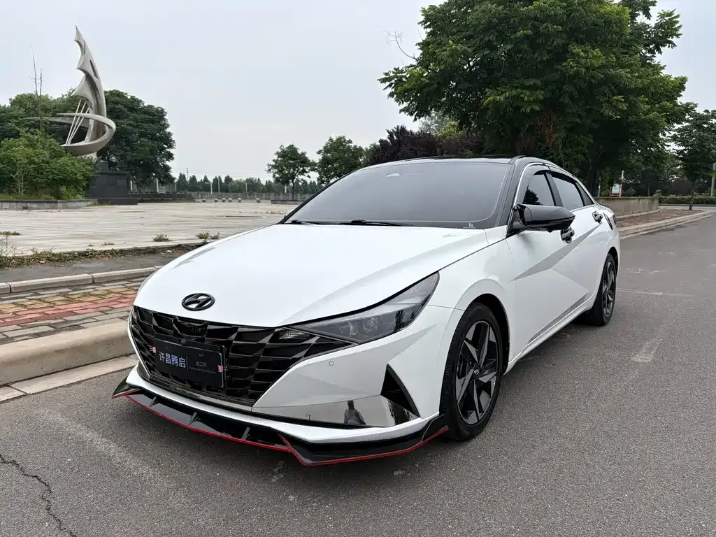 Hyundai Elantra — фото 1