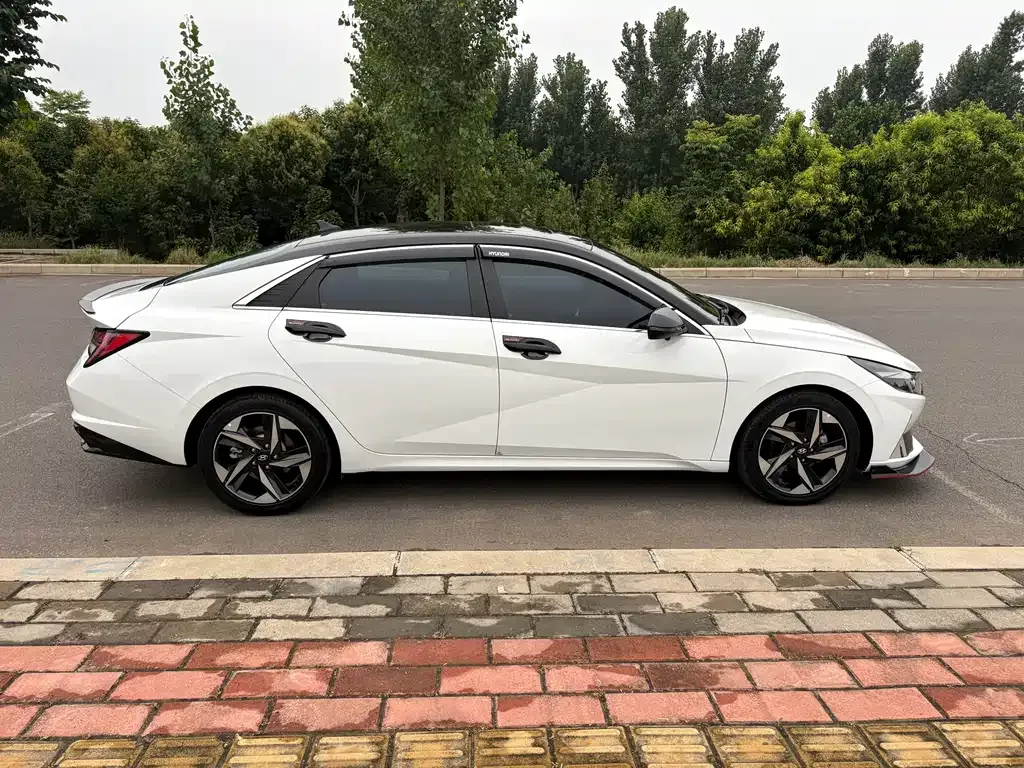 Hyundai Elantra — фото 10