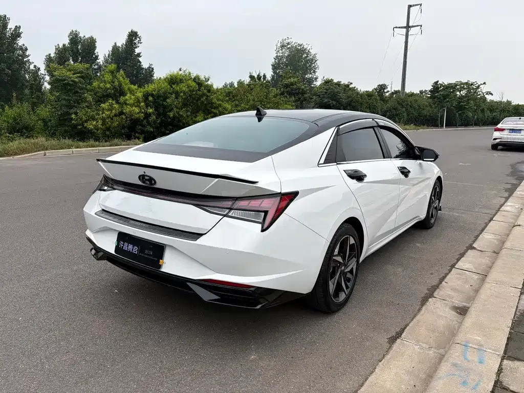 Hyundai Elantra — фото 8