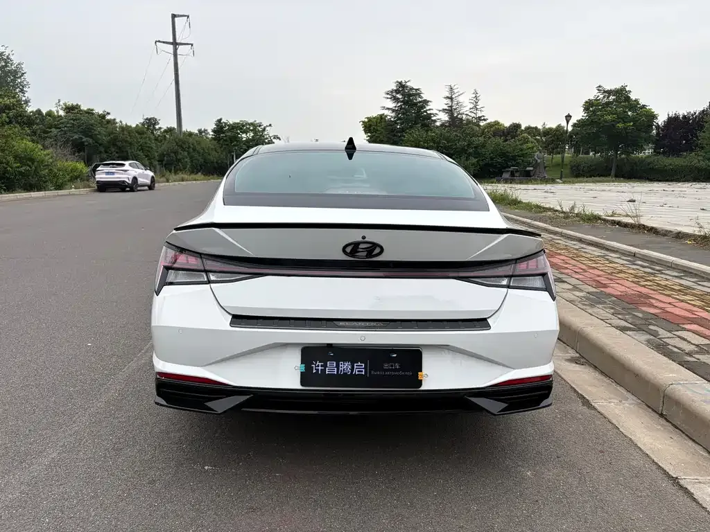 Hyundai Elantra — фото 5