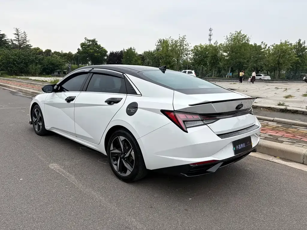 Hyundai Elantra — фото 2