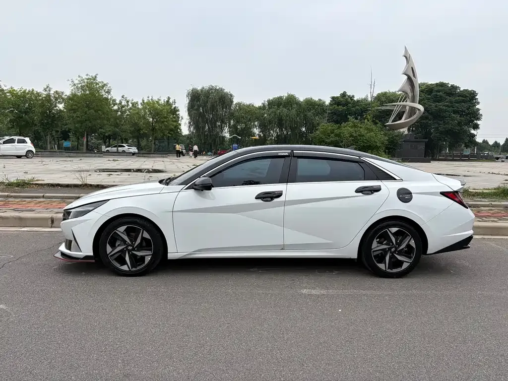 Hyundai Elantra — фото 4