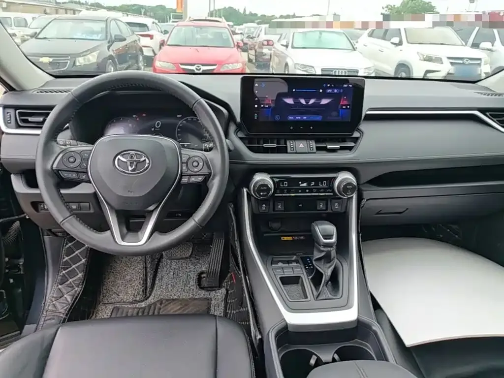 Toyota RAV4 — фото 8