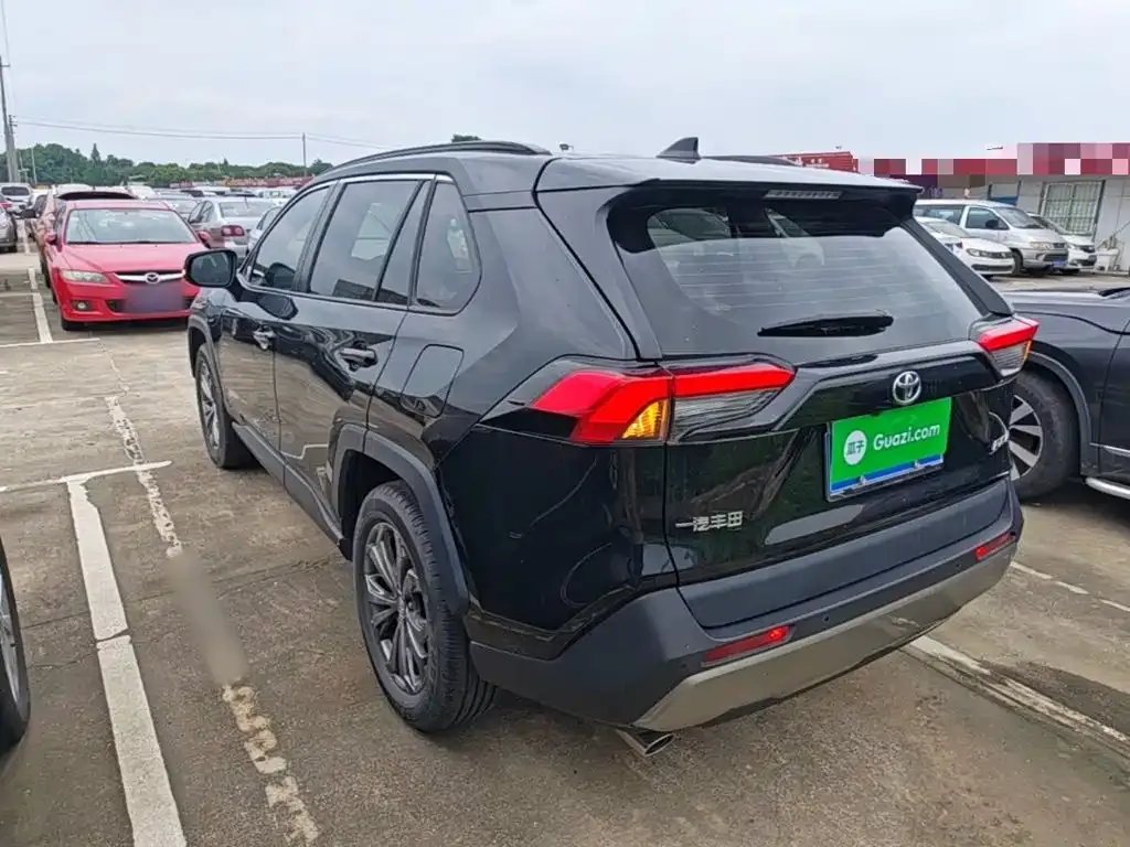 Toyota RAV4 — фото 10