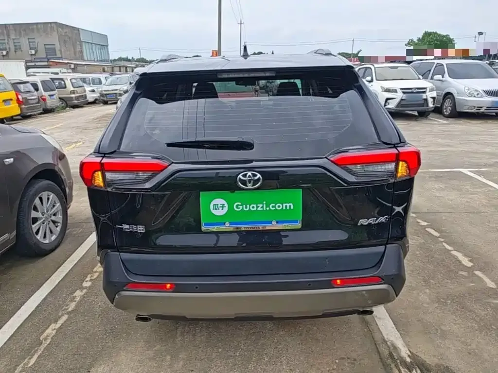 Toyota RAV4 — фото 9