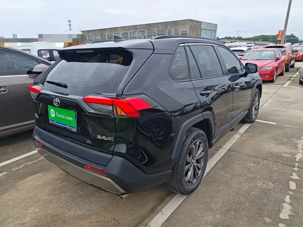 Toyota RAV4 — фото 2