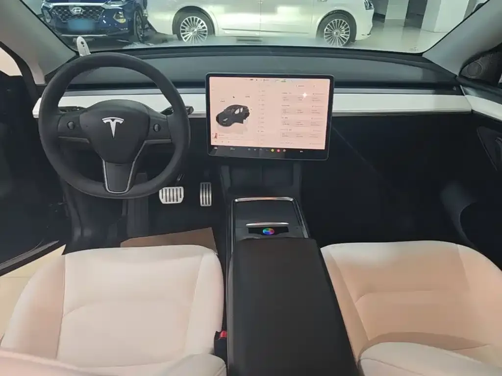 Tesla Model Y — фото 9