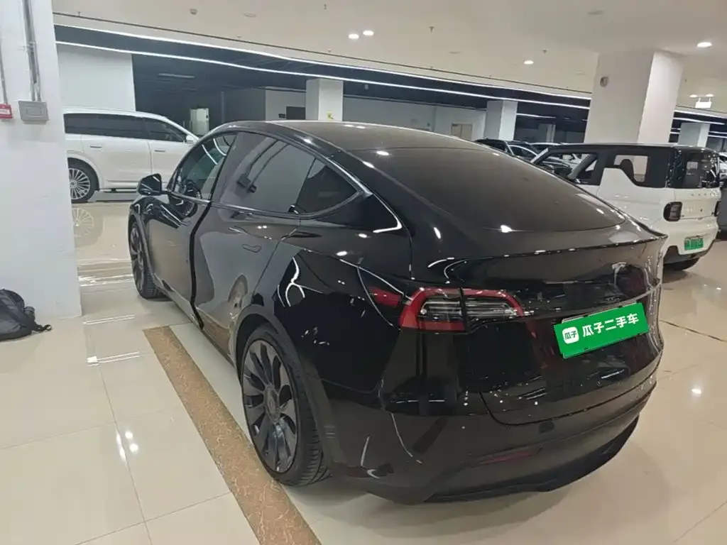 Tesla Model Y — фото 6