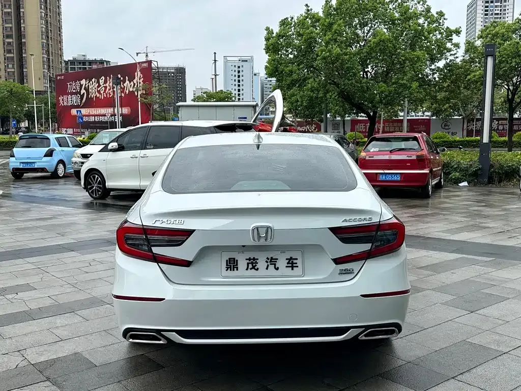 Honda Accord — фото 10