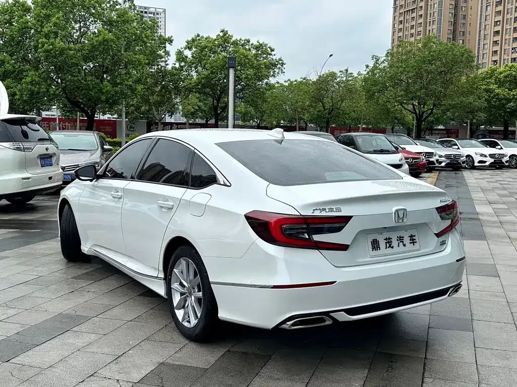 Honda Accord — фото 9