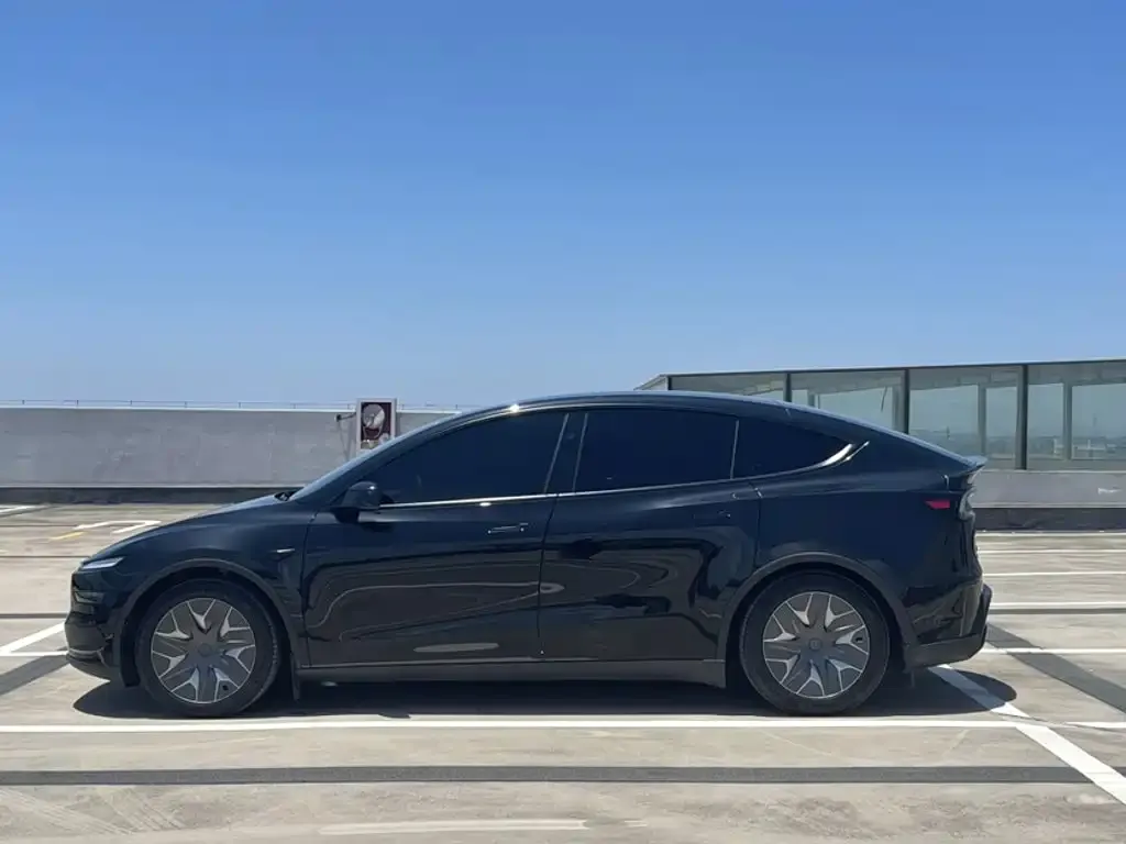 Tesla Model Y L — фото 3